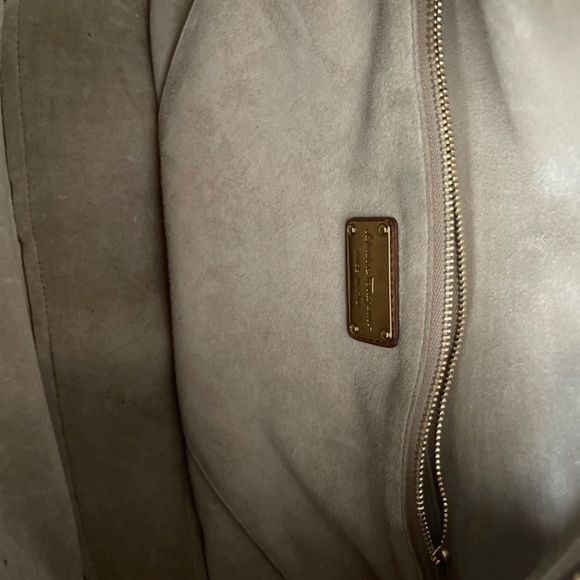 Salvatore Ferragamo Gancio Hobo in Calf Skin - Picture 5 of 7